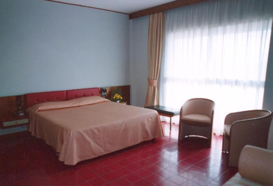 Park Hotel Baia Domizia Oda fotoğraf