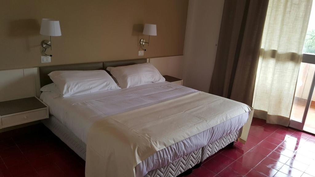 Park Hotel Baia Domizia Dış mekan fotoğraf