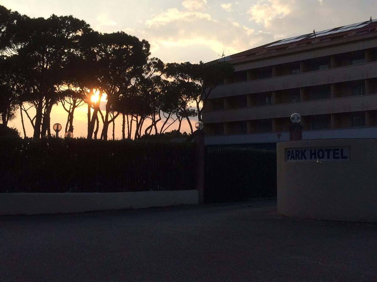 Park Hotel Baia Domizia Dış mekan fotoğraf