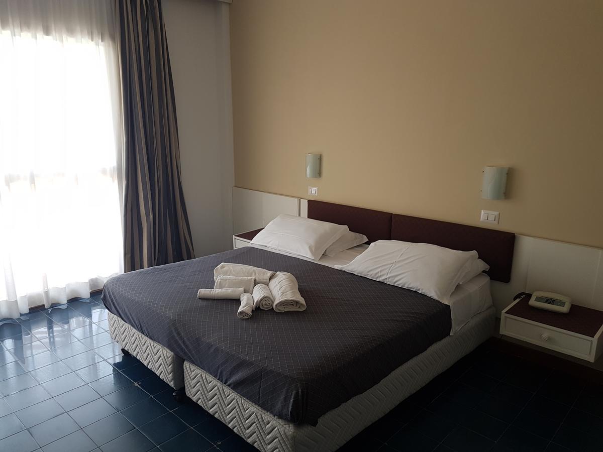 Park Hotel Baia Domizia Dış mekan fotoğraf