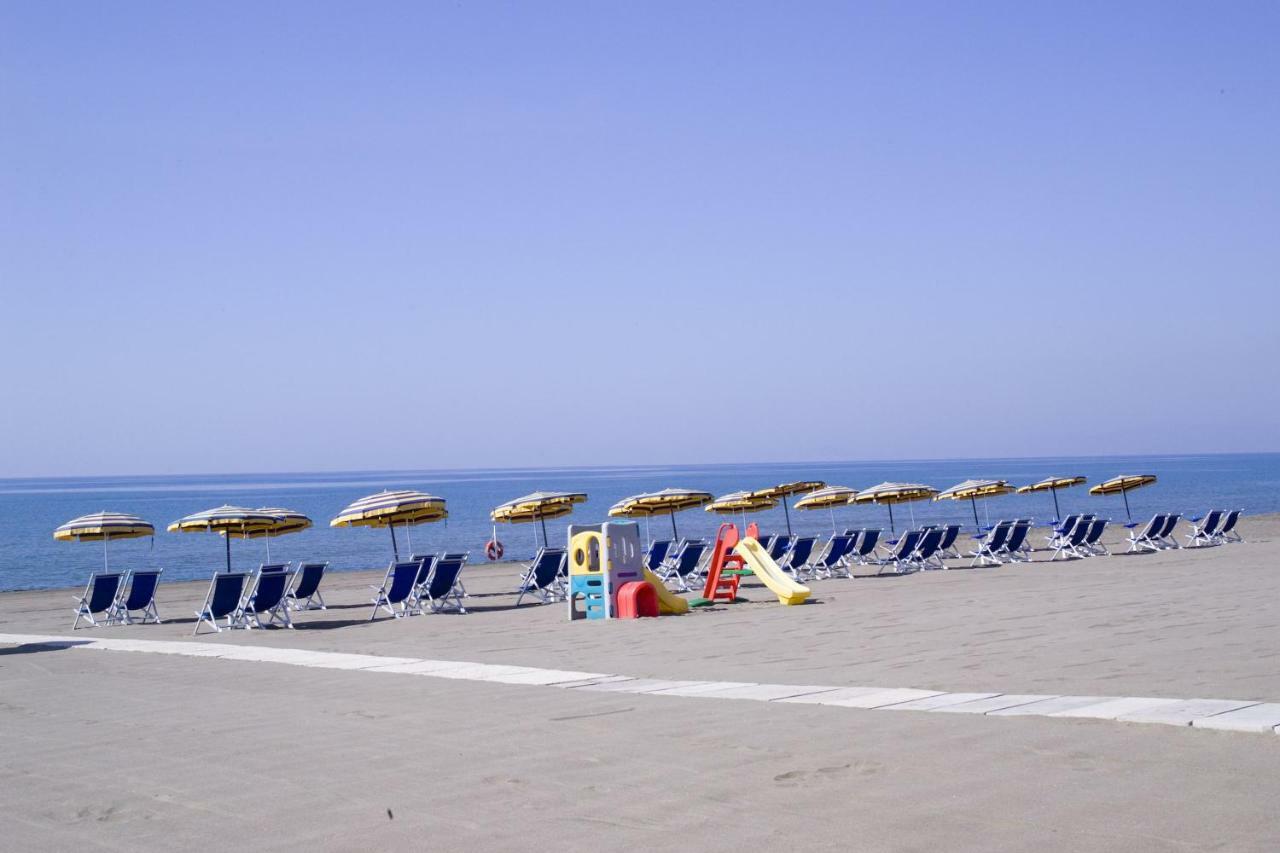 Park Hotel Baia Domizia Dış mekan fotoğraf